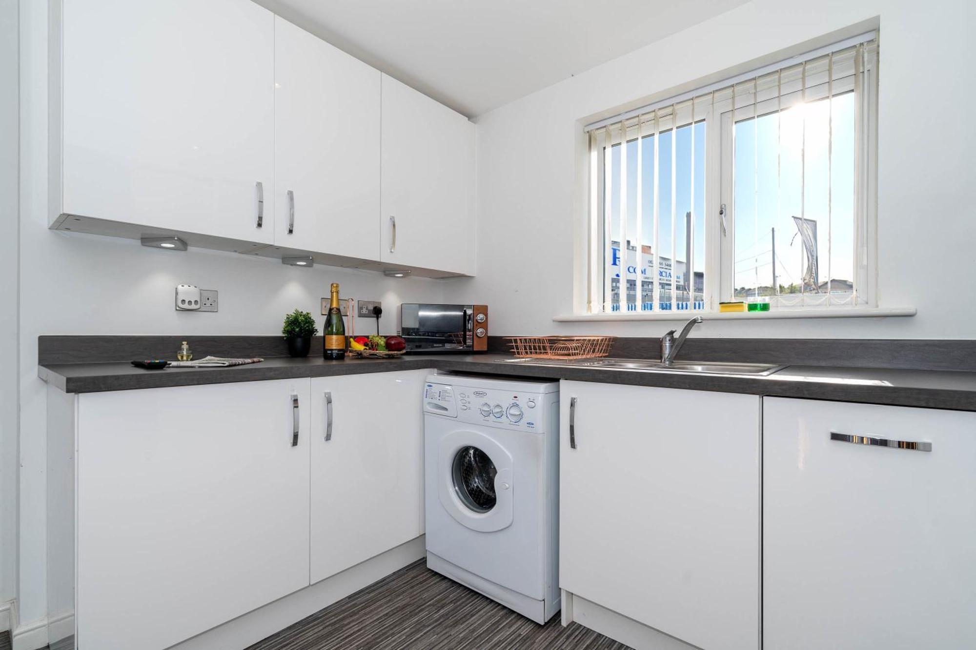 Vakantiehuis Detached 3 Bedroom House - Gaerden - Parking - Rated - Netflix - Wifi - 98c Birmingham