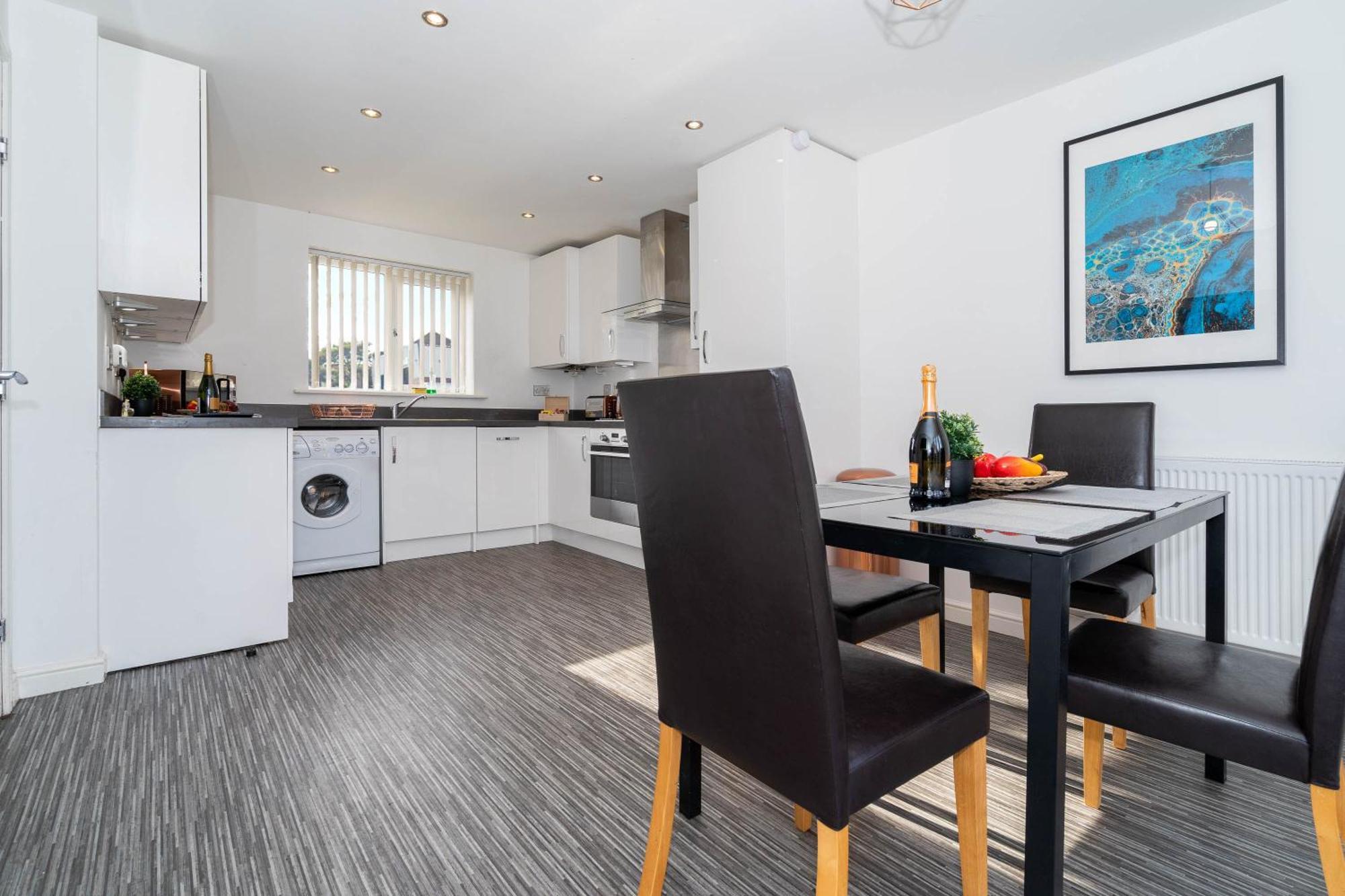 Detached 3 Bedroom House - Gaerden - Parking - Rated - Netflix - Wifi - 98c Vakantiehuis