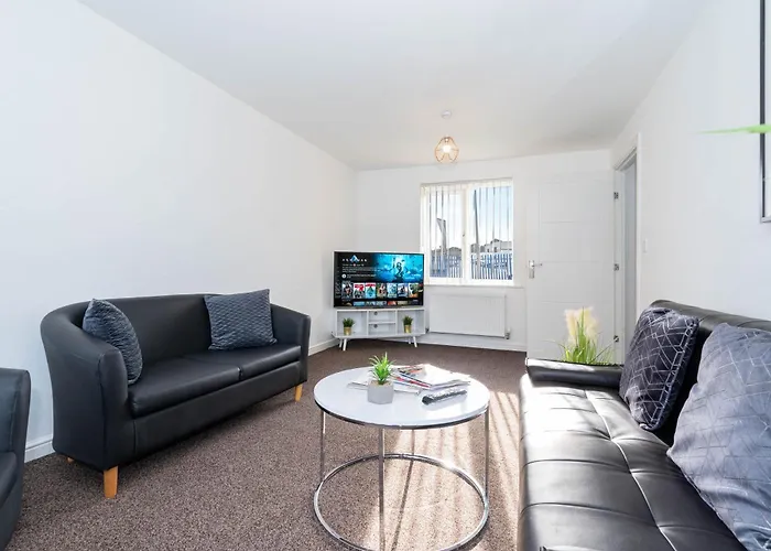 Detached 3 Bedroom House - Gaerden - Parking - Top Rated - Netflix - Wifi - 98C